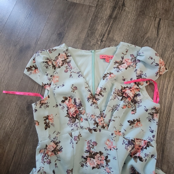 Betsey Johnson Short Sleeved A-Line Dress - Picture 3 of 6